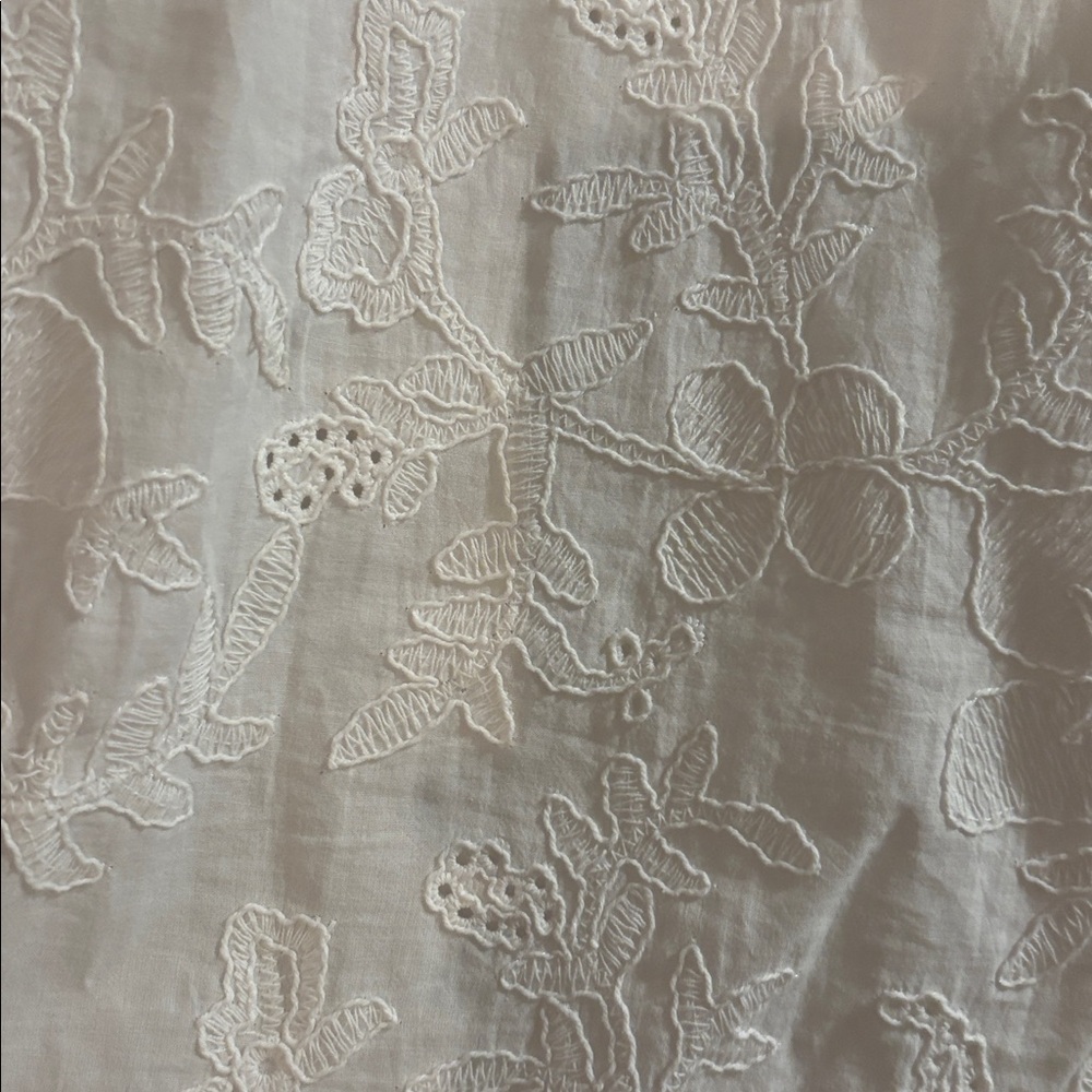 5/$25!! NWOT LOFT white Floral embroidered top - Picture 7 of 8